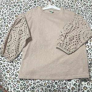 Blouse. Size XS. Beige/Nude